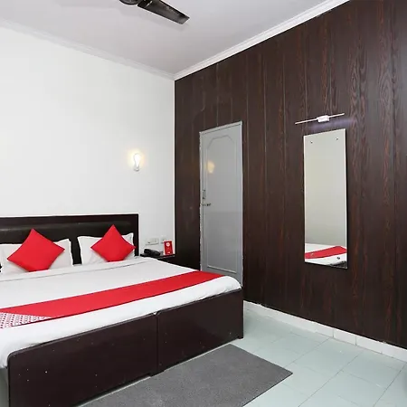 Oyo 14511 Apollo Inn
